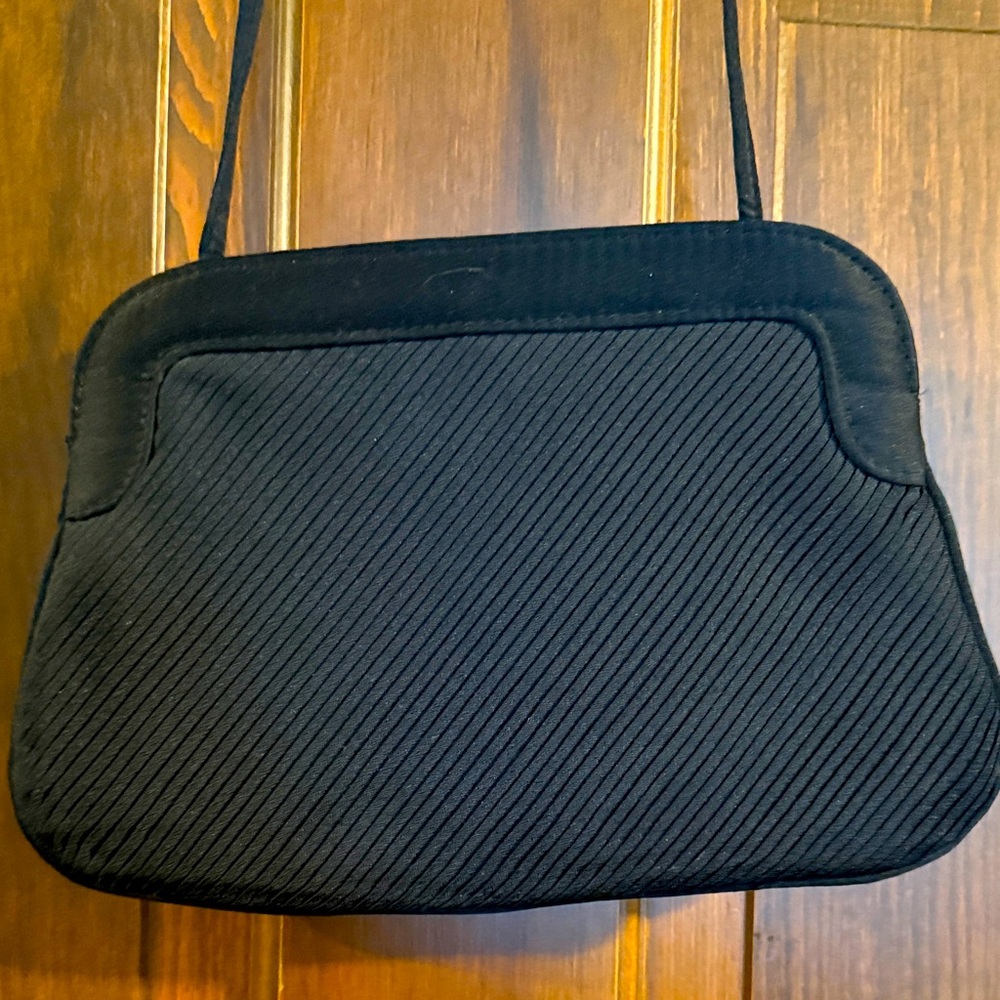 Fine Arts Bag Co. New York -Hong Kong black mid-century pleated shoulder bag EUC